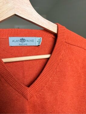 Alan Paine England 92% Cotton 8% Cashmere Men's V-Neck Sweater in Burnt Orange